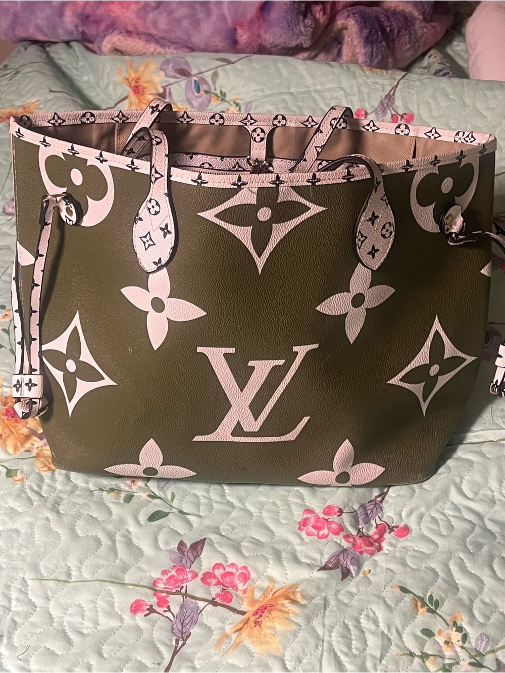 Louis Vuitton Olive Green & Pale Pink Monogram Neverfull Tote city steamer bicol